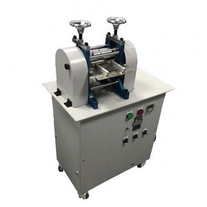 Machine de gaufrage pneumatique automatique à vitesse réglable pour cuir, avec rouleau chaud et presse à chaud pour ceintures, sacs et articles artisanaux - Product Image 1