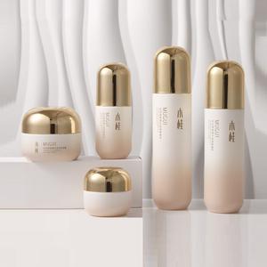 Botella de vidrio de suero facial con ingrediente cosmético de crema de agua nueva duradera y elegante con tapa dorada brillante para embalaje - Product Image 1