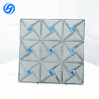 Carrelage en verre mosaïque gris effet moulin à vent, givré et miroir, avec miroir central bleu |   Décoration murale d'hôtel moderne |   Marque HUAJINDE