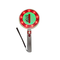 Panneau d'arrêt de circulation à LED clignotant rechargeable en matériau PE avec panneau d'arrêt à LED et flèche 19cm x 37cm