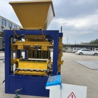 Machine à briques en béton QT4-24 avec sélection flexible des moules