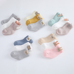 Set di Calzini per Neonati in Spugna di Cotone Spessa e Calda con Stampe di Cartoni Animati Carini per Autunno e Inverno - Product Image 1