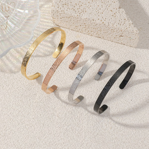 <span class=keywords><strong>Bracelet</strong></span> Ayatul Kursi gravé double face Style arabe <span class=keywords><strong>Bracelet</strong></span> en acier inoxydable plaqué or 18 carats Hommes Femmes Ayatul Kursi Bangles - Product Image 3