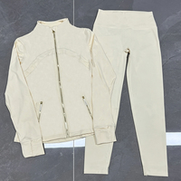 Ensemble de veste de yoga avec logo, 40 couleurs, veste à manches longues de haute qualité, coupe ajustée, ensemble de veste de sport et de leggings de yoga