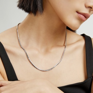 Collana a catena con osso di serpente di fascia alta in argento Sterling 925 morbido italiano <span class=keywords><strong>accessori</strong></span> di nicchia per la vendita di moda per le donne - Product Image 2