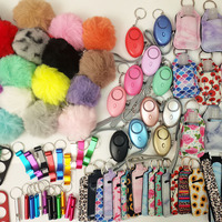 Set de Regalo de Llavero de Autodefensa 8 en 1 para Mujer con Correa de Muñeca, Bola de Pompón, Abrebotellas, Silbato y Soporte EDC