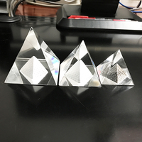 Großhandel Ägyptische Mini Transparente Kristallglas-Pyramide Briefbeschwerer Handgeschnitztes Andenken Geschenk Kristall Hohle Pyramide
