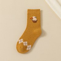 Vente en gros, chaussettes d'hiver à fleurs Premium, Logo mignon, chaussettes en coton épais, grille jaune, chaussettes d'hiver pour femmes