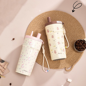 แก้วกาแฟลายหมีน่ารัก 500 มล. ภายในทำจาก SUS316L ภายนอกเป็นสแตนเลส พร้อมหลอดดูดและสายคล้องคอแบบพกพา สามารถสกรีนโลโก้ได้ - Product Image 4