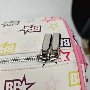 Bolsa de Viaje de PU con Estampado de Letras y Estrellas Personalizada, MOQ Bajo, Patrón OEM - Product Image 4