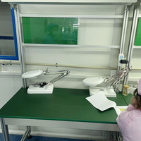 Banc de travail robuste pour atelier de mécanique, réparation de moules et usinage de pièces.