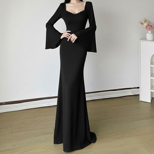 Robe longue élégante et sexy à col carré, manches longues cloche, couleur unie, coupe amincissante, style sombre - Product Image 3