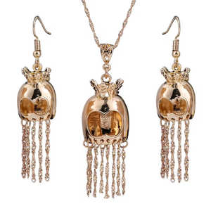 Suministro directo de fábrica Precio barato <span class=keywords><strong>Cascos</strong></span> Collar con colgante grande Joyería para cadena de cuerda de tapa personalizada - Product Image 1