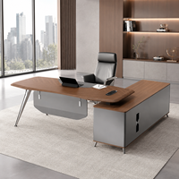 Escritorio Ejecutivo Minimalista con Acabado en Madera, Mesa para Gerente con Patas Metálicas Anguladas y Gabinete Lateral