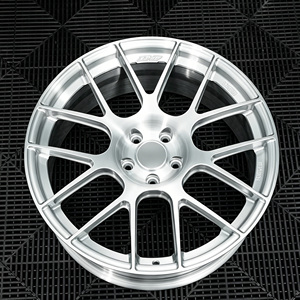 Neue Mehrspeichen-Leichtmetallfelgen in Hochwertiger Schmiedeausführung, Gebürstetes Silber, Tiefer Konkav, 18-22 Zoll, Individuelles PCD ET für Autos und SUVs, Maßgefertigte Räder - Product Image 5