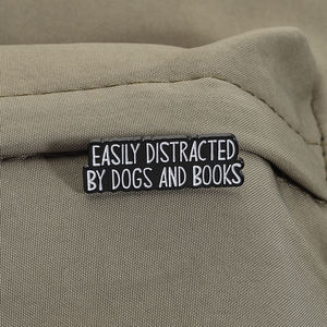 دبابيس مينا بتصميم 'سهل الانبهار بالكلاب والكتب'، بروش عشاق الكتب والكلاب، شارة ياقة، مجوهرات عصرية، هدية، بيع بالجملة - Product Image 3