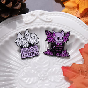 Cadeaux d'Halloween Broche Métal Pin Badge Costume Enfants Collier Violet Squelette Chauve-Souris Fantôme Revers Chapeau Épingle en émail dur - Product Image 4