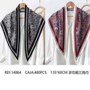 Sciarpa triangolare multifunzionale 135x60 cm per donna, accessorio di moda - Product Image 2