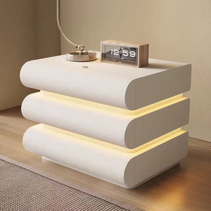 Comodino in Legno Massello Stile Crema con Luce, Semplice e Moderno, Minimalista Francese, Bianco a Mezzaluna con Tre Cassetti - Product Image 1
