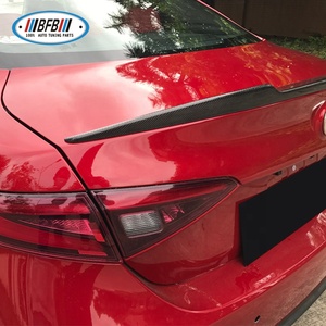 Aileron arrière en fibre de carbone Laige pour <span class=keywords><strong>Alfa</strong></span> <span class=keywords><strong>Romeo</strong></span> <span class=keywords><strong>Giulia</strong></span> 2016-2018 - Noir avec revêtement UV - Installation avec ruban adhésif 3M - Product Image 3