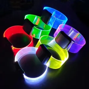 Festivali dekorasyon LED parti bilezik özel LOGO kızdırma karanlık mıknatıs LED TPU bileklik