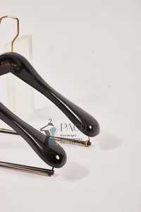 Perchas de Madera de Alta Gama Pagu KB-043 con Ganchos Metálicos Antideslizantes, Tratamiento de Superficie Horneado, Resistentes a la Humedad y a los Arañazos - Product Image 5