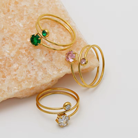 Bague double fine minimaliste chic en acier inoxydable plaqué or 18 carats avec zircon cubique en forme d'hexagone