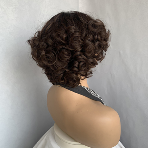Perruques Courtes Bouclées Romance <span class=keywords><strong>avec</strong></span> Base Transparente pour une Densité de 200%, Franges et Tons Dégradés pour un Look Quotidien Tendance - Product Image 4