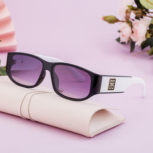 Gafas de sol con montura cuadrada a la moda para mujer, protección UV400, material de PC, color negro LT 6115 - Product Image 3