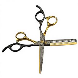 <span class=keywords><strong>Ciseaux</strong></span> <span class=keywords><strong>de</strong></span> coiffure professionnels à lame droite en damas noir et or <span class=keywords><strong>de</strong></span> 6,0 pouces pour la dégaine et la coupe <span class=keywords><strong>de</strong></span> franges - Product Image 1