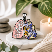 Vente en gros personnalisé gratuit conception unique logo fleurs dans les poumons métal dur émail doux personnalisé épinglette épingles à chapeau
