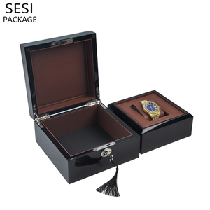 Scatola Porta Orologio Singolo in Legno con Logo Personalizzato e Interni in Pelle Lusso Laccata Nero Pianoforte con Serrature - Product Image 4
