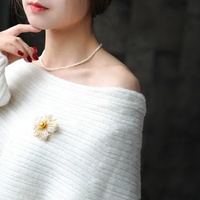 Soldes Exceptionnelles Qianzuyin : Broches de Luxe en Cuivre avec Perles de Coquillage, Cristaux Végétaux et Zircons en Forme de Fleur pour Mariage et Cadeau