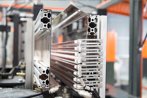 Máquina de Soplado de Metal Totalmente Automática de 4 Cavidades, 100-2000 ml, Suministro de Fábrica Dassaw - Product Image 3