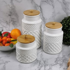 Redeco New Arrival Kitchenware And Tableware Classic Decorative Ceramic Storage Jar With Bamboo Lids For Home Decor
