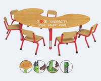 Ensemble de tables et chaises d'apprentissage en plastique coloré en forme de croissant pour enfants, pour la maternelle, la préscolaire et l'école