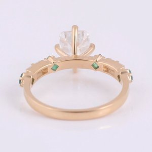 Bague en or massif 14 carats DEF Moissanite, émeraude de laboratoire, bijoux fins conçus par Xinfly, populaires pour toutes les occasions - Product Image 2