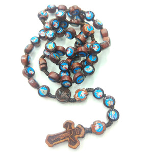 Chapelet en <span class=keywords><strong>bois</strong></span> de noyer foncé avec placage argent antique, médaille de saint <span class=keywords><strong>Christophe</strong></span> unisexe et crucifix gravé - Product Image 6