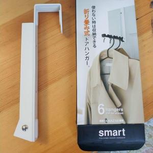 Pour <span class=keywords><strong>Amazon</strong></span> blanc fer Art porte <span class=keywords><strong>cintre</strong></span> porte-manteau simple niveau <span class=keywords><strong>pliable</strong></span> métal crochet chambre caché manteau et Trench manteau crochet support - Product Image 1