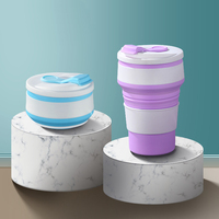 Tasse à café en silicone pliable de vente chaude tasse de voyage pliable réutilisable portable avec couvercle et paille pour une utilisation de boisson en déplacement