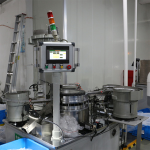 Cabezal de bomba de Perfume de alta eficiencia, bomba de <span class=keywords><strong>pistola</strong></span> cuadrada, ensamblaje totalmente automático, fabricante de máquina, nuevo estilo - Product Image 5