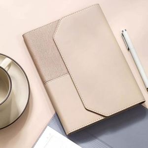 Libreta Premium A5 de Cuero PU con Logotipo Personalizado, Libreta de Oficina Plegable con Portaplumas y Cierre Magnético - Product Image 4