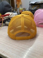 Casquette Trucker 5 Panneaux Jaune Personnalisée Brodé Hip Hop Extérieur en Mousse et Maille avec Fermeture Snapback Vente en Gros