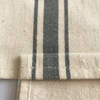 Serviettes en Gros Blanches Rayées – Taille Personnalisée, Design Élégant à Rayures – Qualité Hôtelière et Restauration