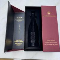 Boîte cadeau de luxe pour deux bouteilles de vin avec insert découpé sur mesure, logo estampé à chaud en feuille d'or, boîte cadeau rigide haut de gamme pour l'emballage du vin