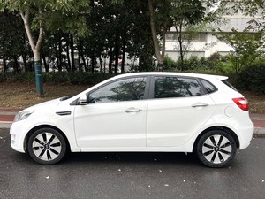 Petite berline d'occasion : Kia <span class=keywords><strong>K2</strong></span> 1.6L 2012, finition Premium, facile à stationner et à conduire, faible coût de fonctionnement, fiable - Product Image 3
