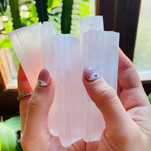 Venta al por mayor de varitas de cristal de selenita natural blanca para sanación Reiki, barras de selenita en bruto, cristales de selenita artesanales - Product Image 2