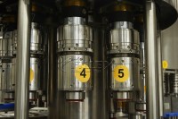 Machine de capsulage de remplissage de rinceur monobloc automatique électrique de 500ml pour boissons et eau avec composants de moteur à noyau