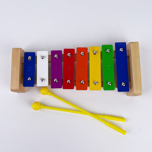 Ensemble d'instruments de percussion en bois colorés pour enfants avec xylophone, tambourin, maracas et clochettes pour l'éducation musicale et le jeu - Product Image 4