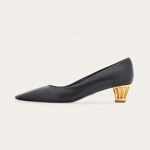 Zapatos de Tacón Bajo Grueso con Recortes Metálicos para Mujer, Estilo Oficina, Punta Cuadrada, Colores Sólidos, Diseños Personalizados - Product Image 5